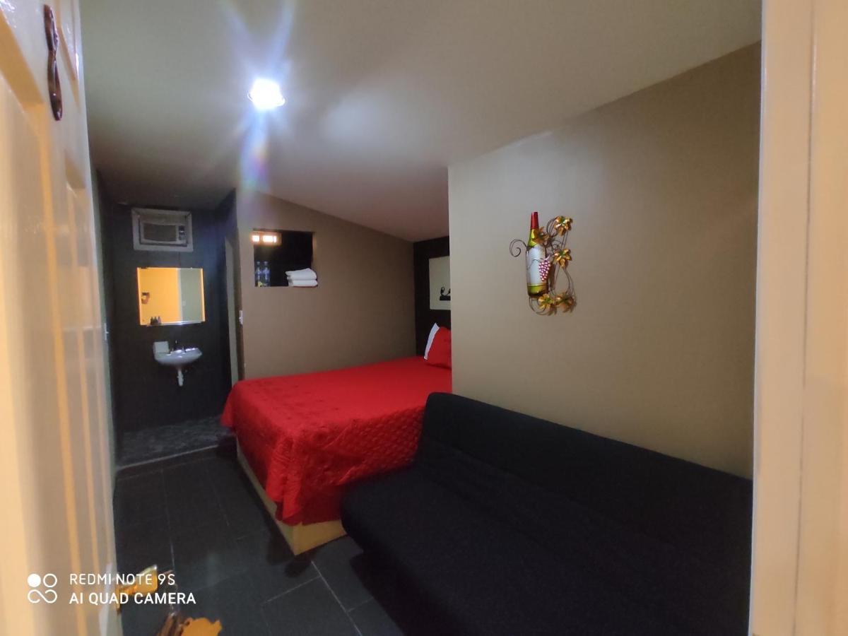 ואלה דה גוואדלופה La Vid Posada Inn מראה חיצוני תמונה